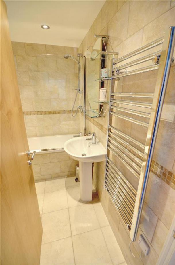 Hotties House - Two-Bed Cottage, Dog-Friendly & Off-Street Parking - Скарборо Экстерьер фото