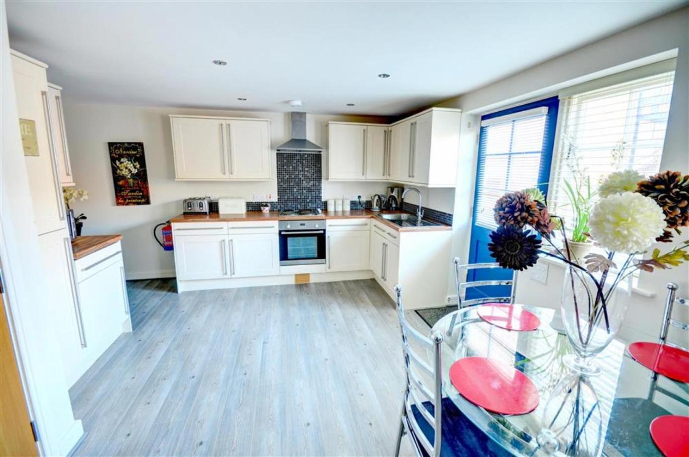 Hotties House - Two-Bed Cottage, Dog-Friendly & Off-Street Parking - Скарборо Экстерьер фото